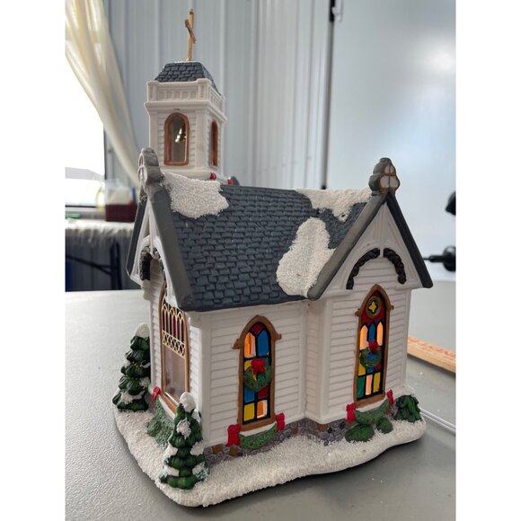 St Nicholas Square Country Chapel 2005 Lighted Village Christmas Holiday Decor - Picture 7 of 9